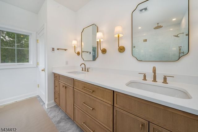 14 Holmes Oval, New Providence Boro, NJ 07974