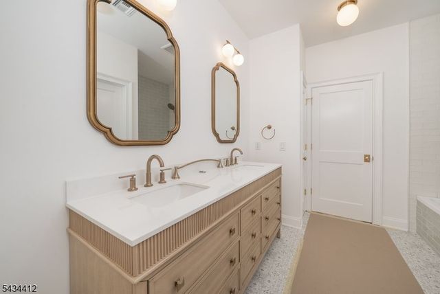 14 Holmes Oval, New Providence Boro, NJ 07974