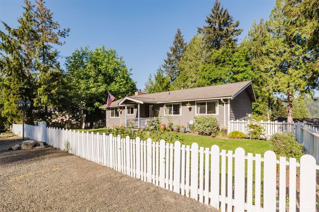 7530 Navajo Trail NE, Bremerton, WA 98311