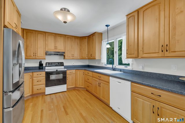 25 Obtuse Hill Road, Brookfield, CT 06804