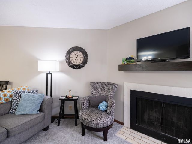 5626 N WITHERSHIN Point, Peoria, IL 61615