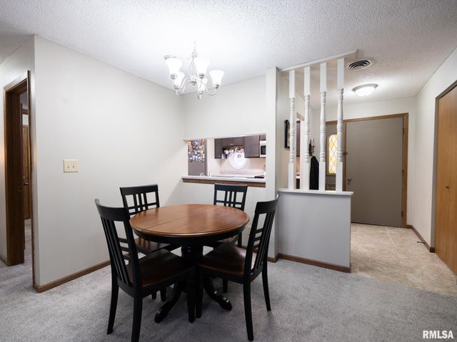 5626 N WITHERSHIN Point, Peoria, IL 61615