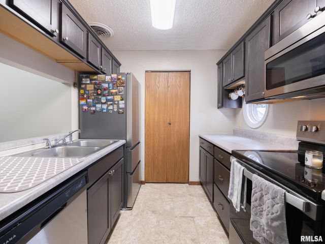 5626 N WITHERSHIN Point, Peoria, IL 61615