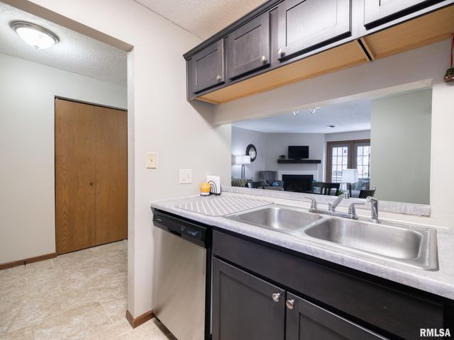 5626 N WITHERSHIN Point, Peoria, IL 61615