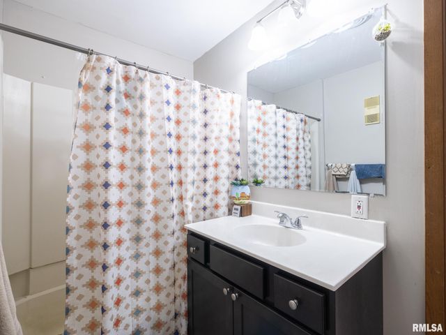 5626 N WITHERSHIN Point, Peoria, IL 61615