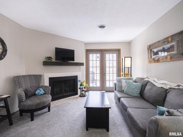 5626 N WITHERSHIN Point, Peoria, IL 61615