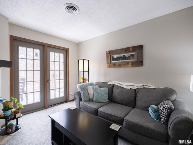 5626 N WITHERSHIN Point, Peoria, IL 61615