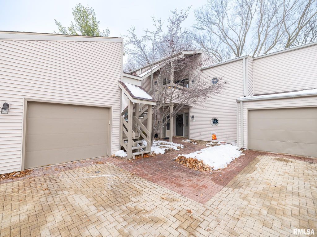 5626 N WITHERSHIN Point, Peoria, IL 61615