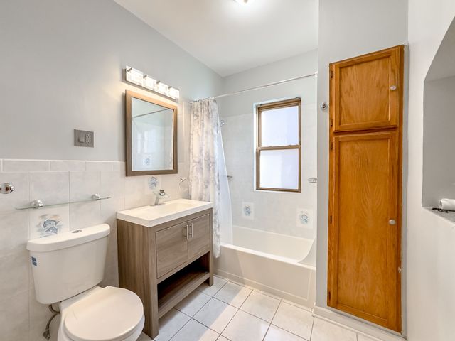 4322 W Kamerling Avenue 2, Chicago, IL 60651