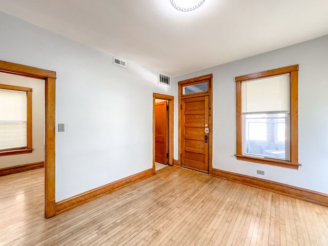 4322 W Kamerling Avenue 2, Chicago, IL 60651