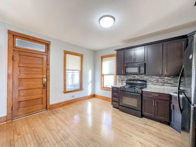 4322 W Kamerling Avenue 2, Chicago, IL 60651