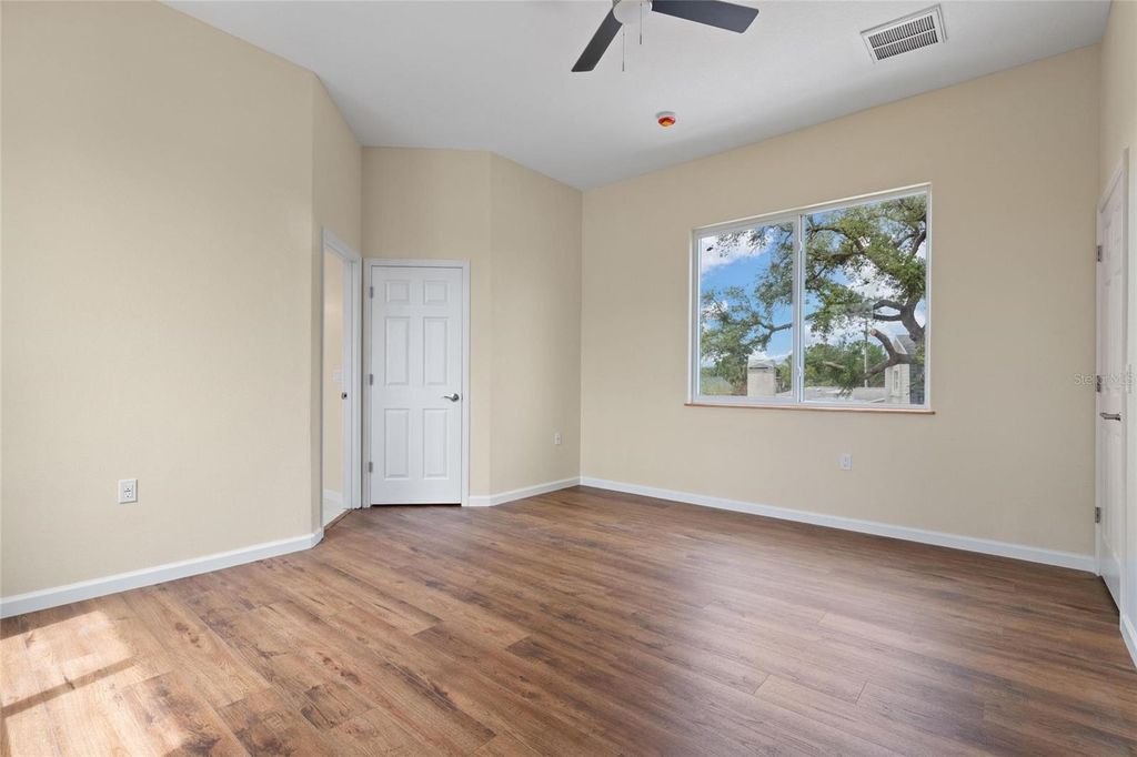 Image 20 of property listing at 743 BAYSHORE DRIVE, Tarpon Springs, FL 34689
