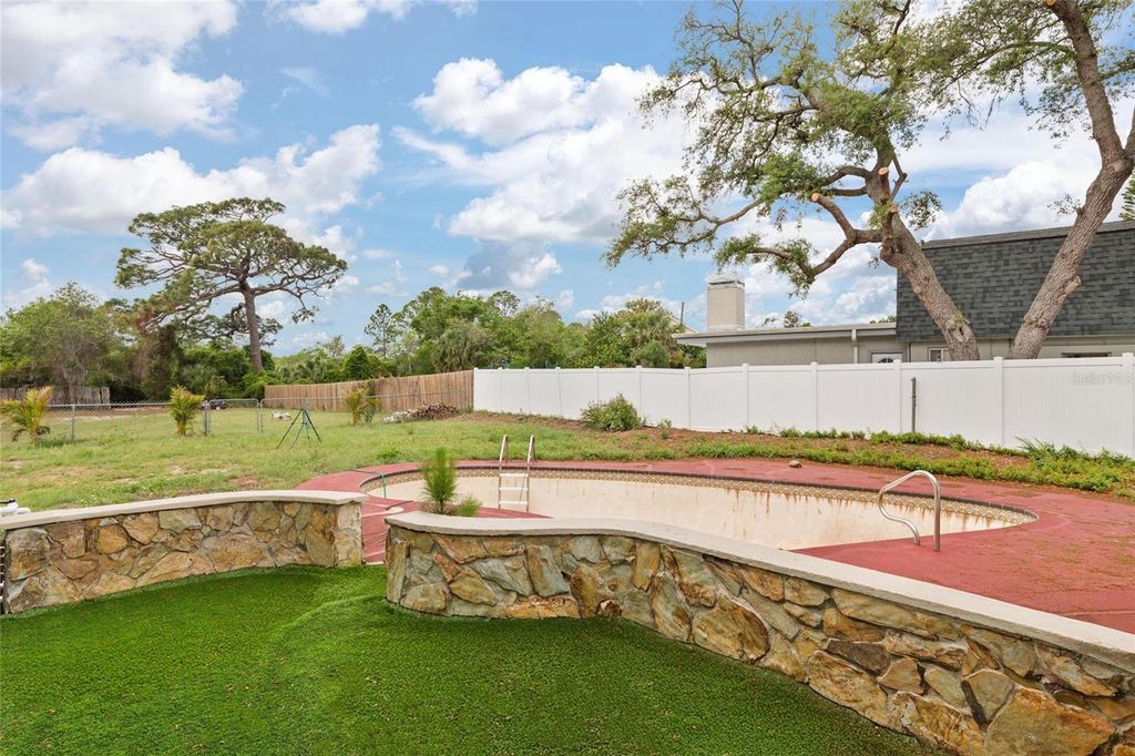 Image 30 of property listing at 743 BAYSHORE DRIVE, Tarpon Springs, FL 34689
