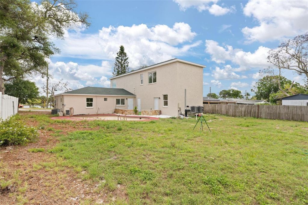 Image 31 of property listing at 743 BAYSHORE DRIVE, Tarpon Springs, FL 34689