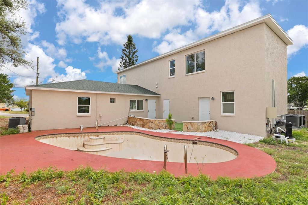 Image 33 of property listing at 743 BAYSHORE DRIVE, Tarpon Springs, FL 34689
