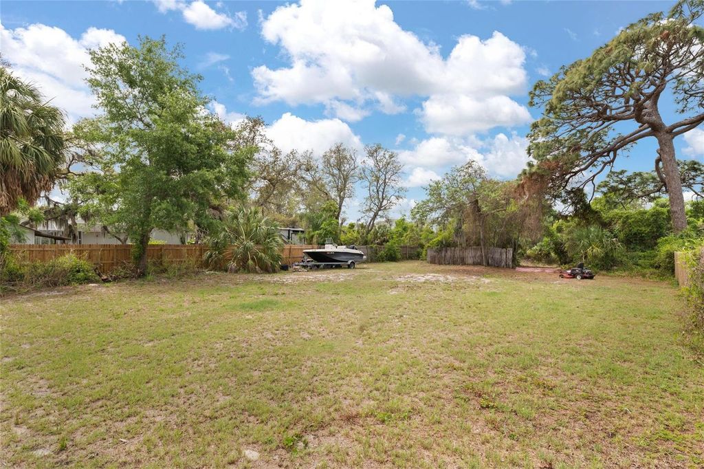 Image 34 of property listing at 743 BAYSHORE DRIVE, Tarpon Springs, FL 34689