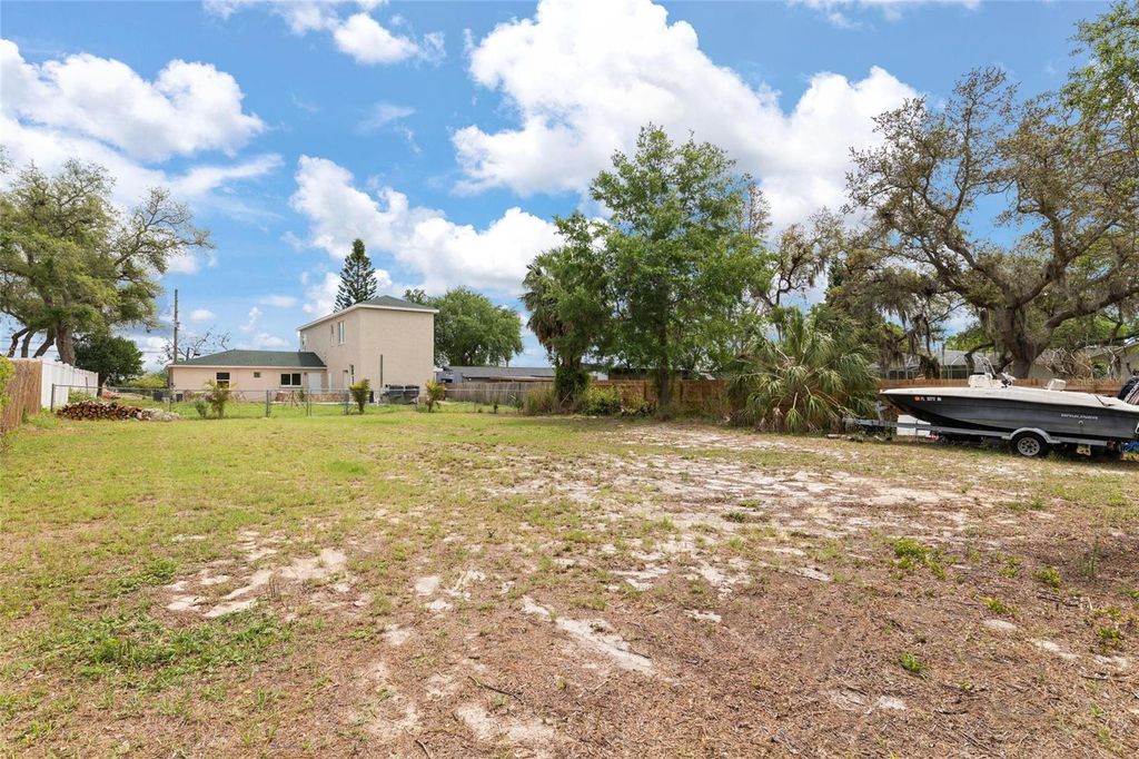 Image 35 of property listing at 743 BAYSHORE DRIVE, Tarpon Springs, FL 34689