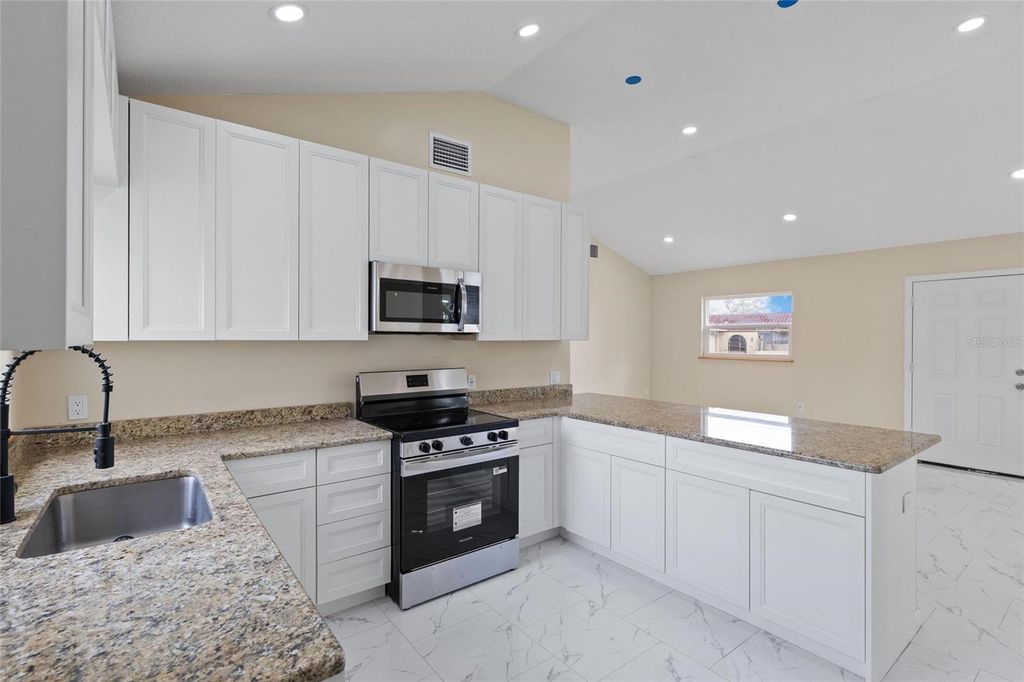 Image 8 of property listing at 743 BAYSHORE DRIVE, Tarpon Springs, FL 34689