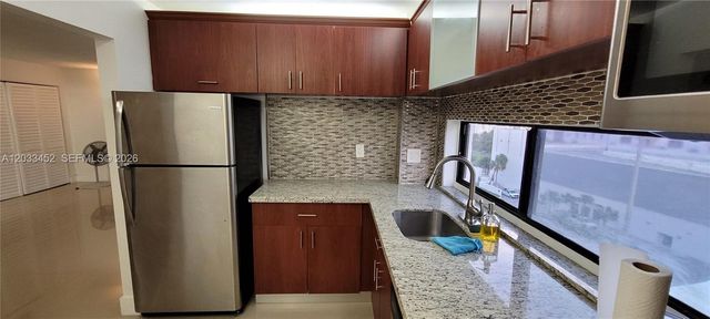 16909 N Bay Road 815, Sunny Isles Beach, FL 33160