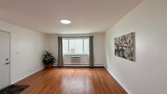 327 Wisconsin Avenue 6A, Oak Park, IL 60302