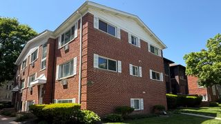 327 Wisconsin Avenue 6A, Oak Park, IL 60302