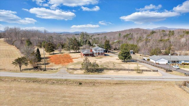 2555 Morgans Mill RD, Goodview, VA 24095