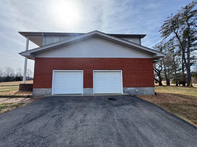 2555 Morgans Mill RD, Goodview, VA 24095