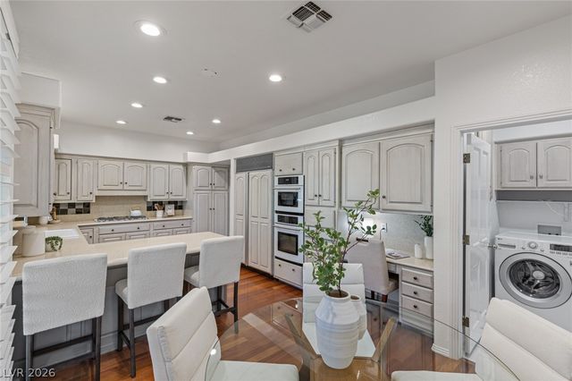 8325 Turtle Creek Circle, Las Vegas, NV 89113