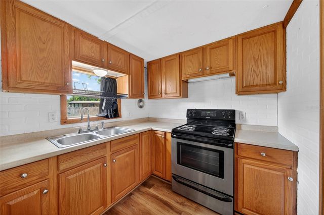 4710 VILLAGE DRIVE, Lakeland, FL 33811