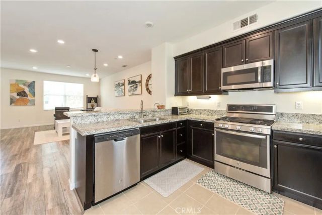 41 Hidden Trl, Irvine, CA 92603