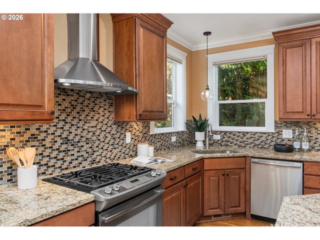 4624 Se TAYLOR St, Portland, OR 97215