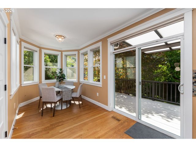4624 Se TAYLOR St, Portland, OR 97215