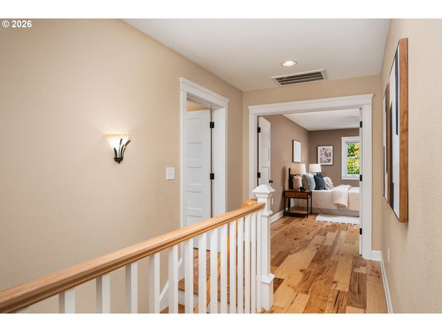 4624 Se TAYLOR St, Portland, OR 97215
