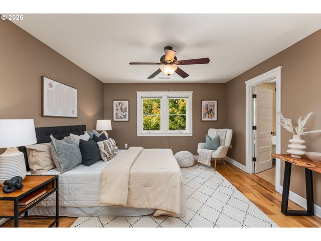 4624 Se TAYLOR St, Portland, OR 97215