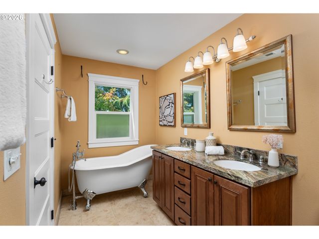 4624 Se TAYLOR St, Portland, OR 97215