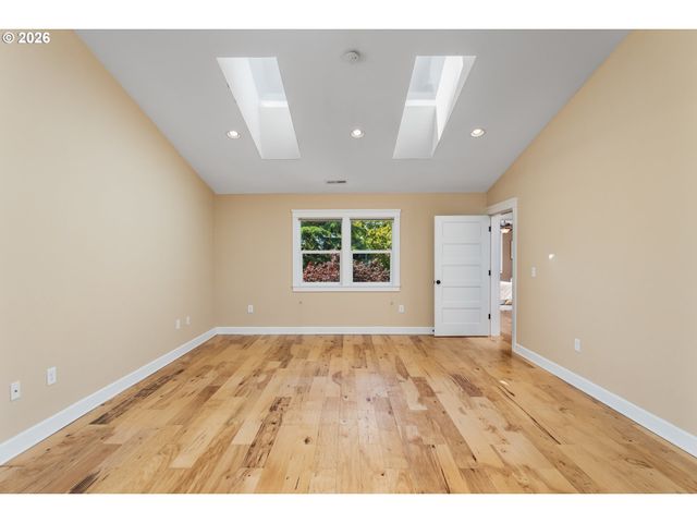 4624 Se TAYLOR St, Portland, OR 97215