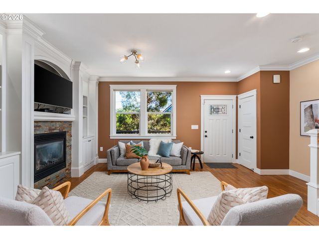 4624 Se TAYLOR St, Portland, OR 97215