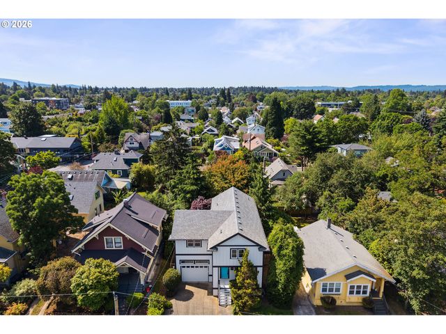 4624 Se TAYLOR St, Portland, OR 97215