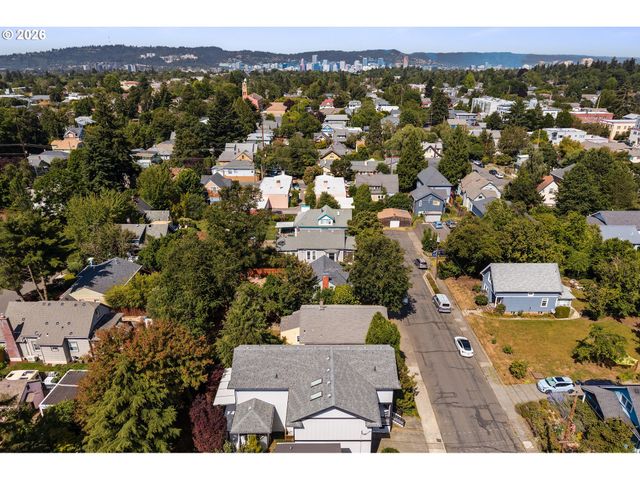 4624 Se TAYLOR St, Portland, OR 97215