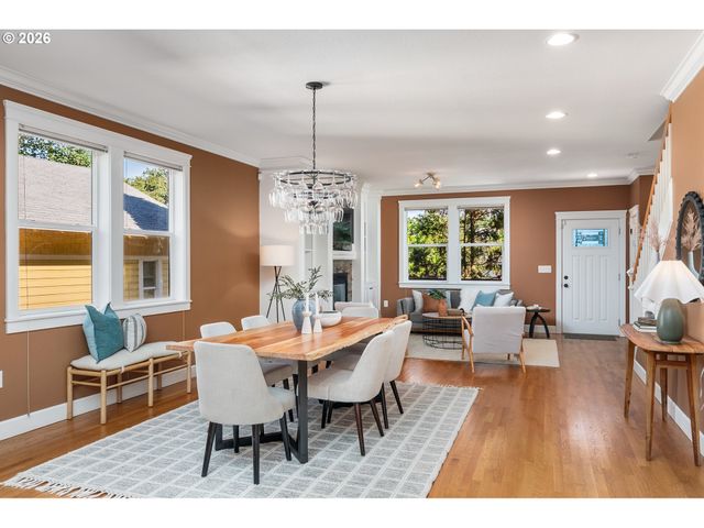 4624 Se TAYLOR St, Portland, OR 97215