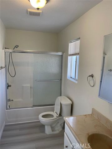 2106 W 9th Street, Santa Ana, CA 92703