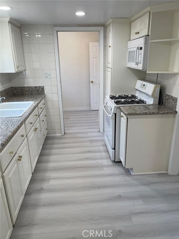 2106 W 9th Street, Santa Ana, CA 92703