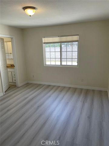 2106 W 9th Street, Santa Ana, CA 92703