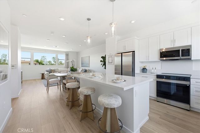 10728 Golden Koi C, El Monte, CA 91731