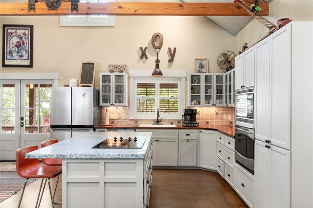 315 Hays ST, Dripping Springs, TX 78620