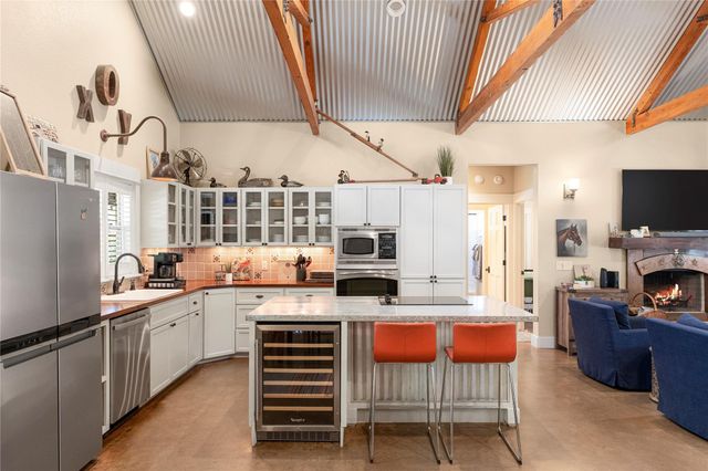 315 Hays ST, Dripping Springs, TX 78620