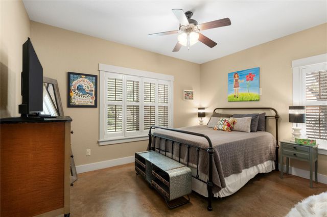 315 Hays ST, Dripping Springs, TX 78620