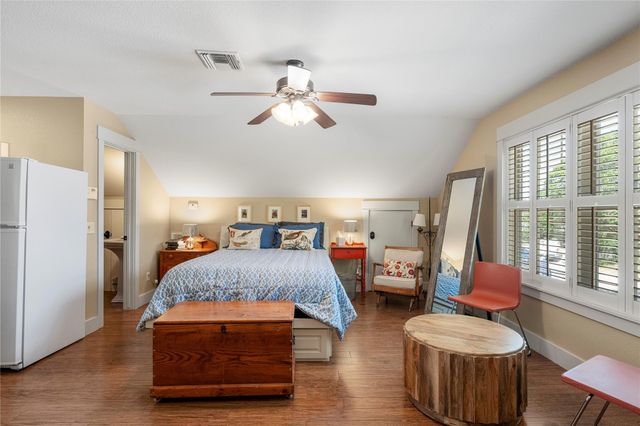 315 Hays ST, Dripping Springs, TX 78620