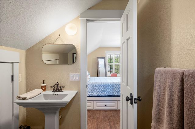 315 Hays ST, Dripping Springs, TX 78620
