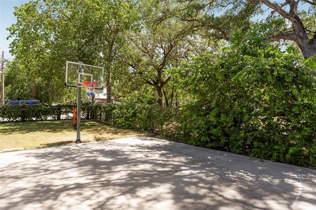 315 Hays ST, Dripping Springs, TX 78620